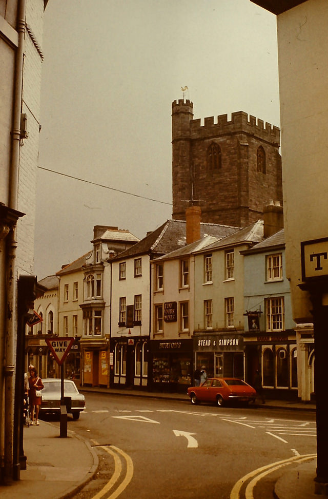 High Street looking towards St Mary's Church