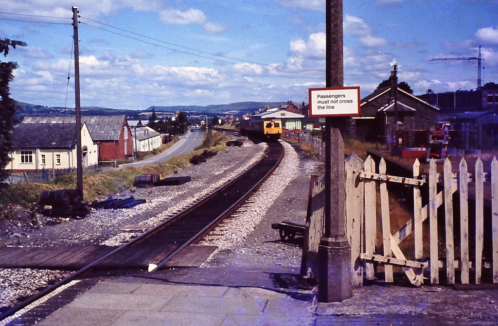 1970s Wales: Dazzling Color Photographs Capturing Streets Scenes And Everyday Life