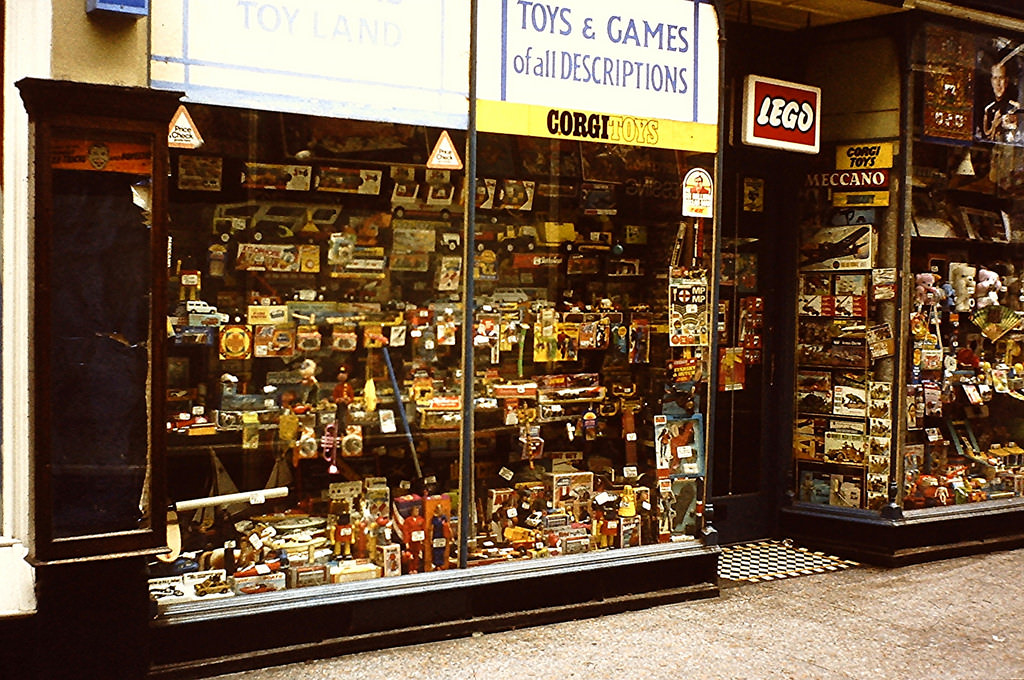 1970s Wales: Dazzling Color Photographs Capturing Streets Scenes And Everyday Life