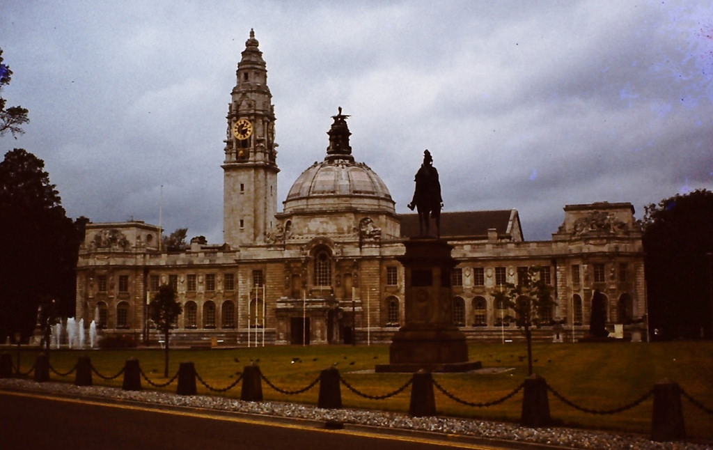 1970s Wales: Dazzling Color Photographs Capturing Streets Scenes And Everyday Life