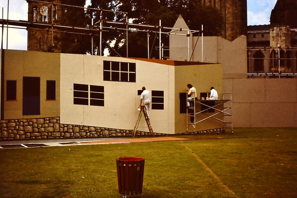 1970s Wales: Dazzling Color Photographs Capturing Streets Scenes And Everyday Life