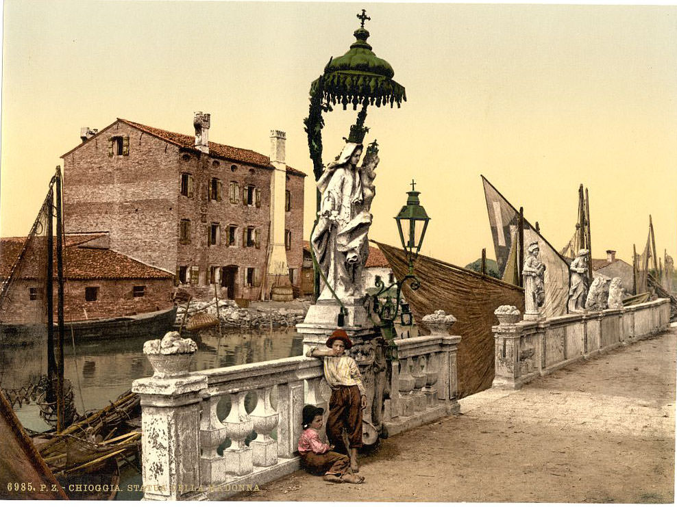 Statue of the Madonna, Chioggia