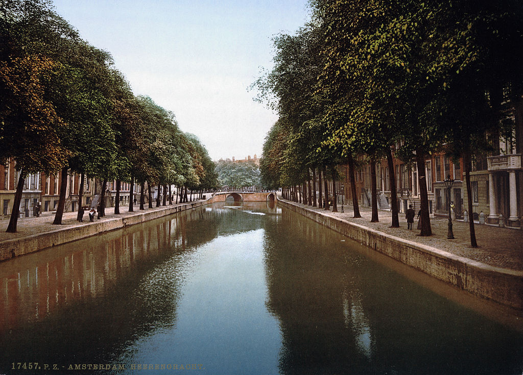 The Heerengracht (main canal)