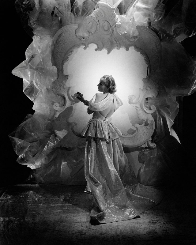 Carole Lombard, 1930.