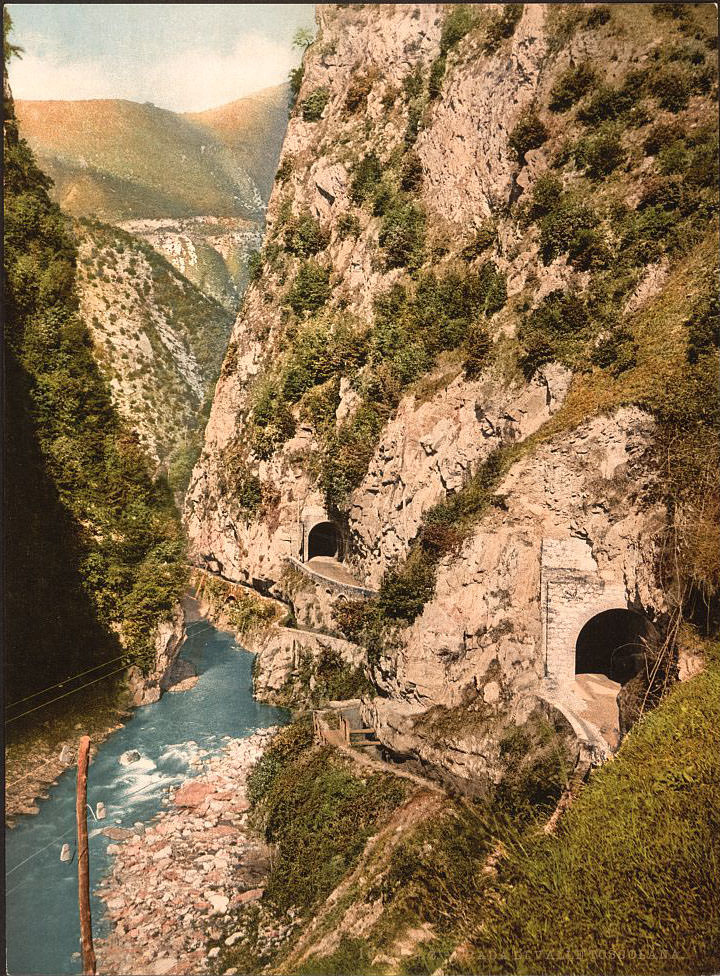 Toscolano-Maderno, roads and tunnels, Lake Garda