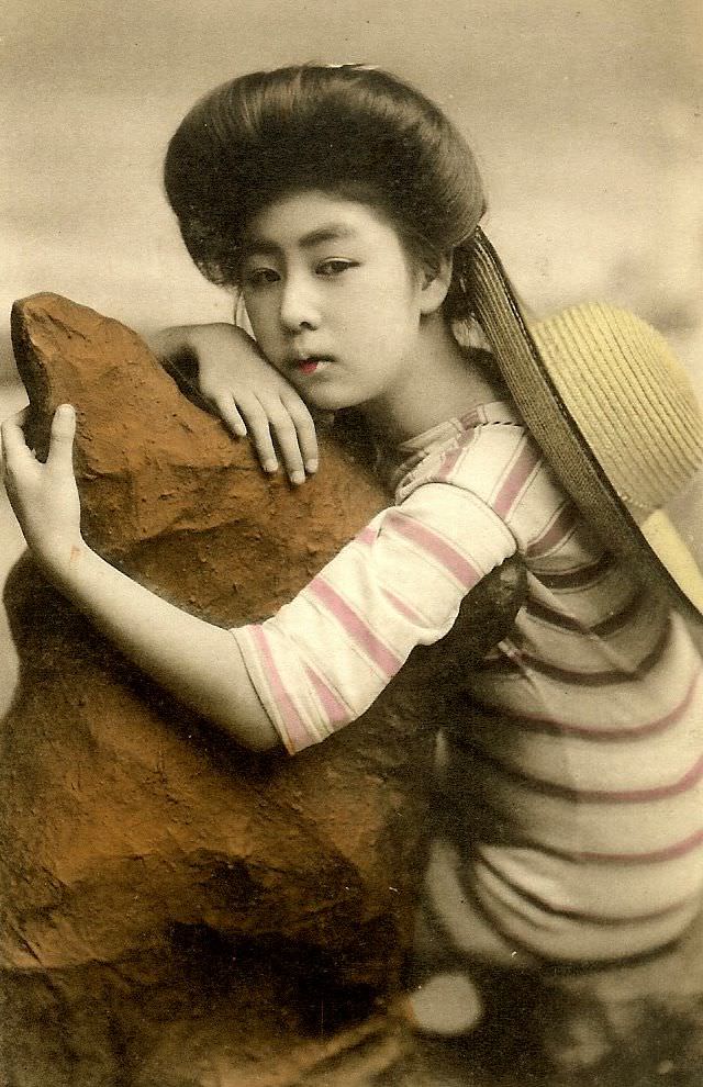 Japanese Bathing Beauties: Colorized Photos Of Young Geisha And Maiko Girls In Bathing Suits From 1868 to 1912