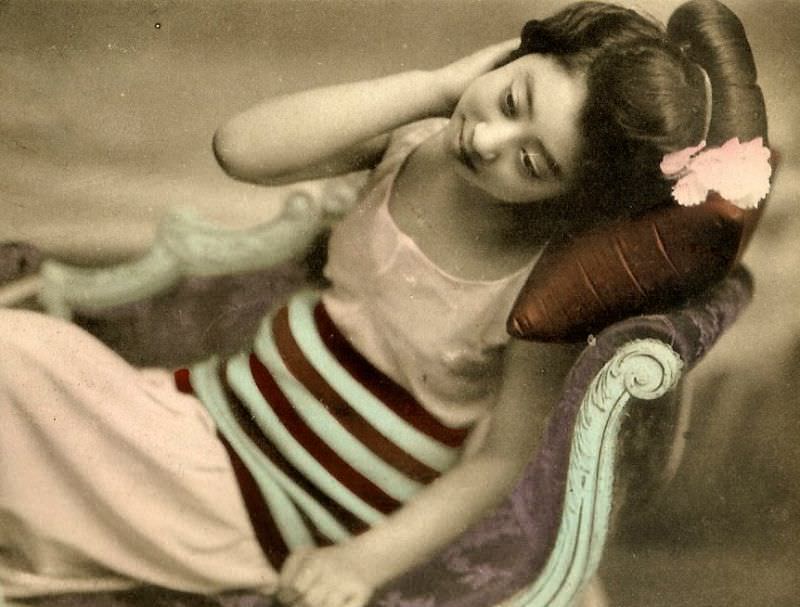 Japanese Bathing Beauties: Colorized Photos Of Young Geisha And Maiko Girls In Bathing Suits From 1868 to 1912