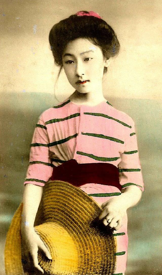 Japanese Bathing Beauties: Colorized Photos Of Young Geisha And Maiko Girls In Bathing Suits From 1868 to 1912