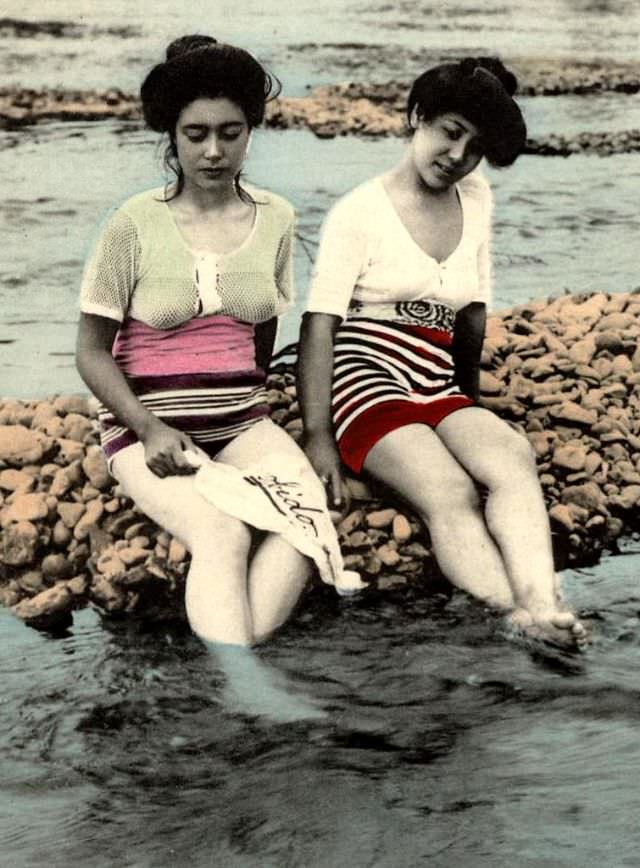 Japanese Bathing Beauties: Colorized Photos Of Young Geisha And Maiko Girls In Bathing Suits From 1868 to 1912
