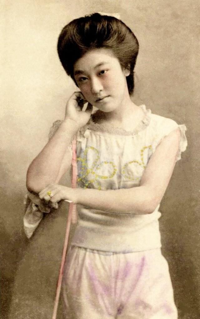 Japanese Bathing Beauties: Colorized Photos Of Young Geisha And Maiko Girls In Bathing Suits From 1868 to 1912