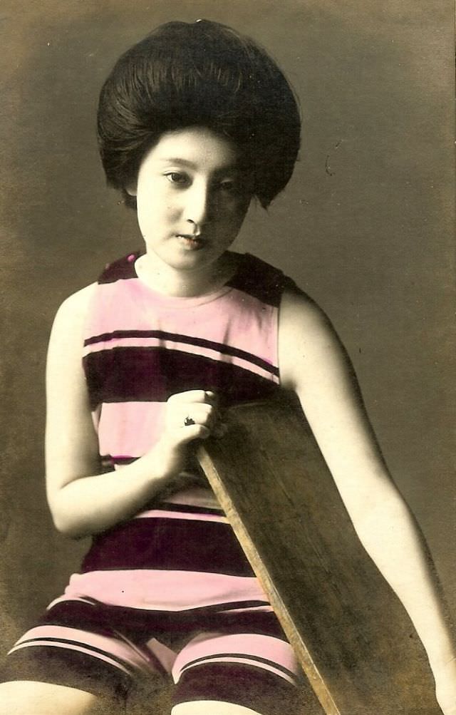 Japanese Bathing Beauties: Colorized Photos Of Young Geisha And Maiko Girls In Bathing Suits From 1868 to 1912