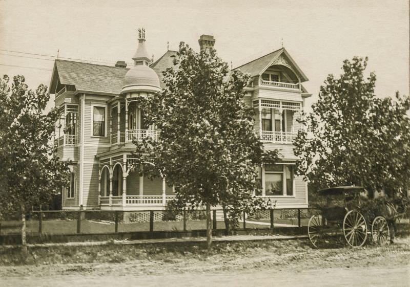 House with carriage in Greenville, Texas