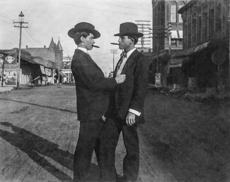 Street fight, Greenville, Texas