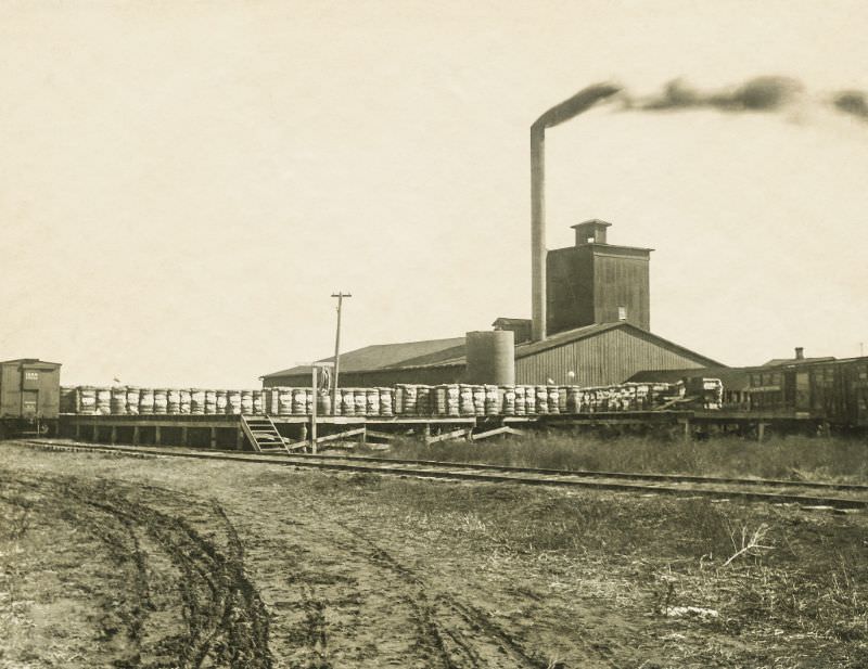 Cotton mill loading platforms, Greenville, Texas