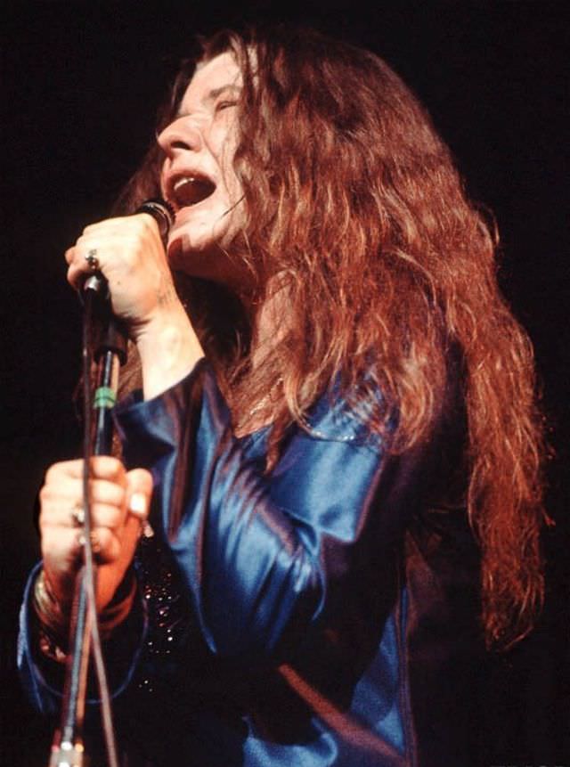 Janis Joplin On The Stage: Photos Depicting The Best Moments Of Iconic Rockstar