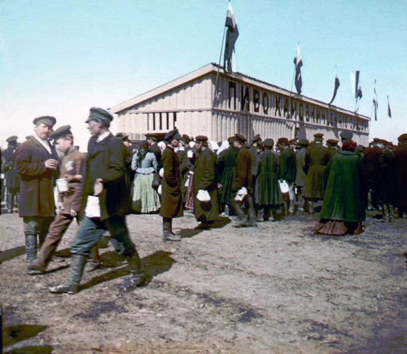 Beer-garden on the Khodinka field, 18 May, 1896