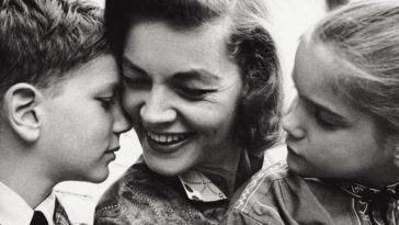 Lauren Bacall In 60s: Photos Capturing Some Amazing Moments From Her Life