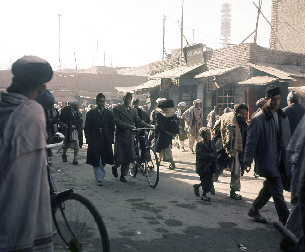 Street scene in Kabul, in November of 1966.