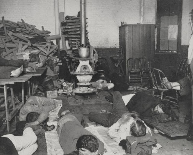 Men's lodging room in West 47th Street Station