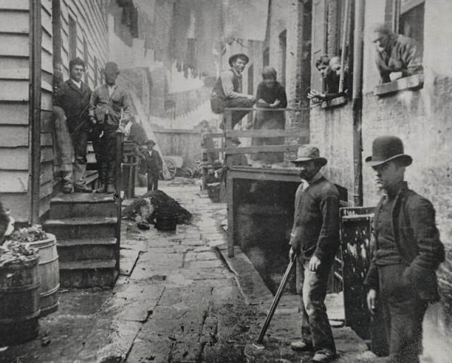 Bandits Roost, a Mulberry Street back alley