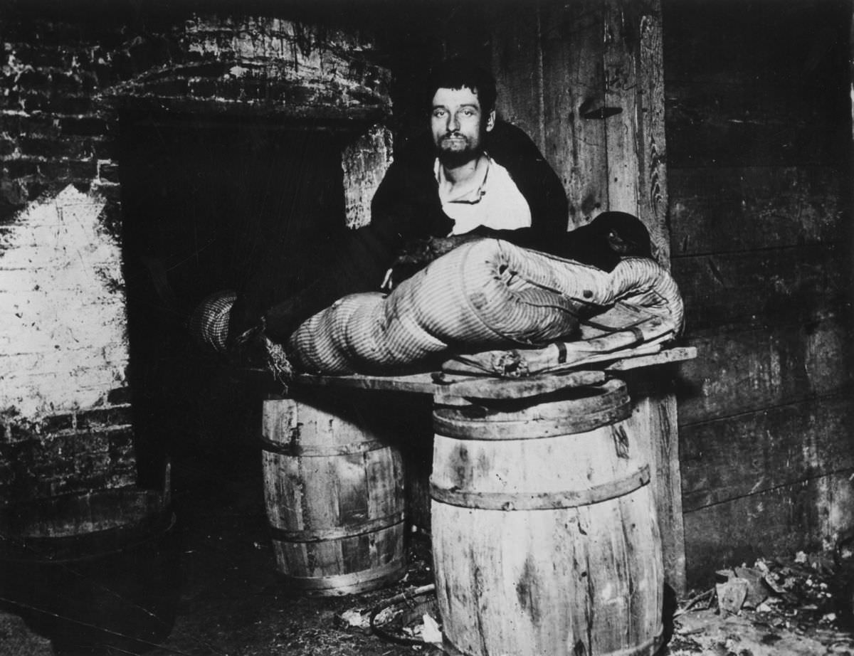 The cellar of 11 Ludlow Street, where beggars sleep in squalid conditions, 1887