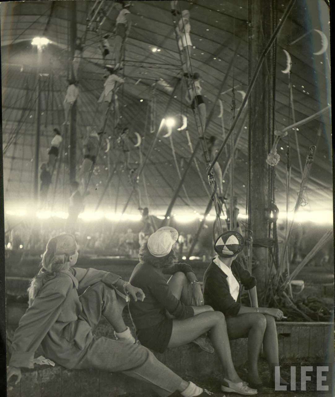 Circus Girls Of Sarasota: Vintage Photos Documenting Daily Life of Sassy Acrobat Performers, 1949