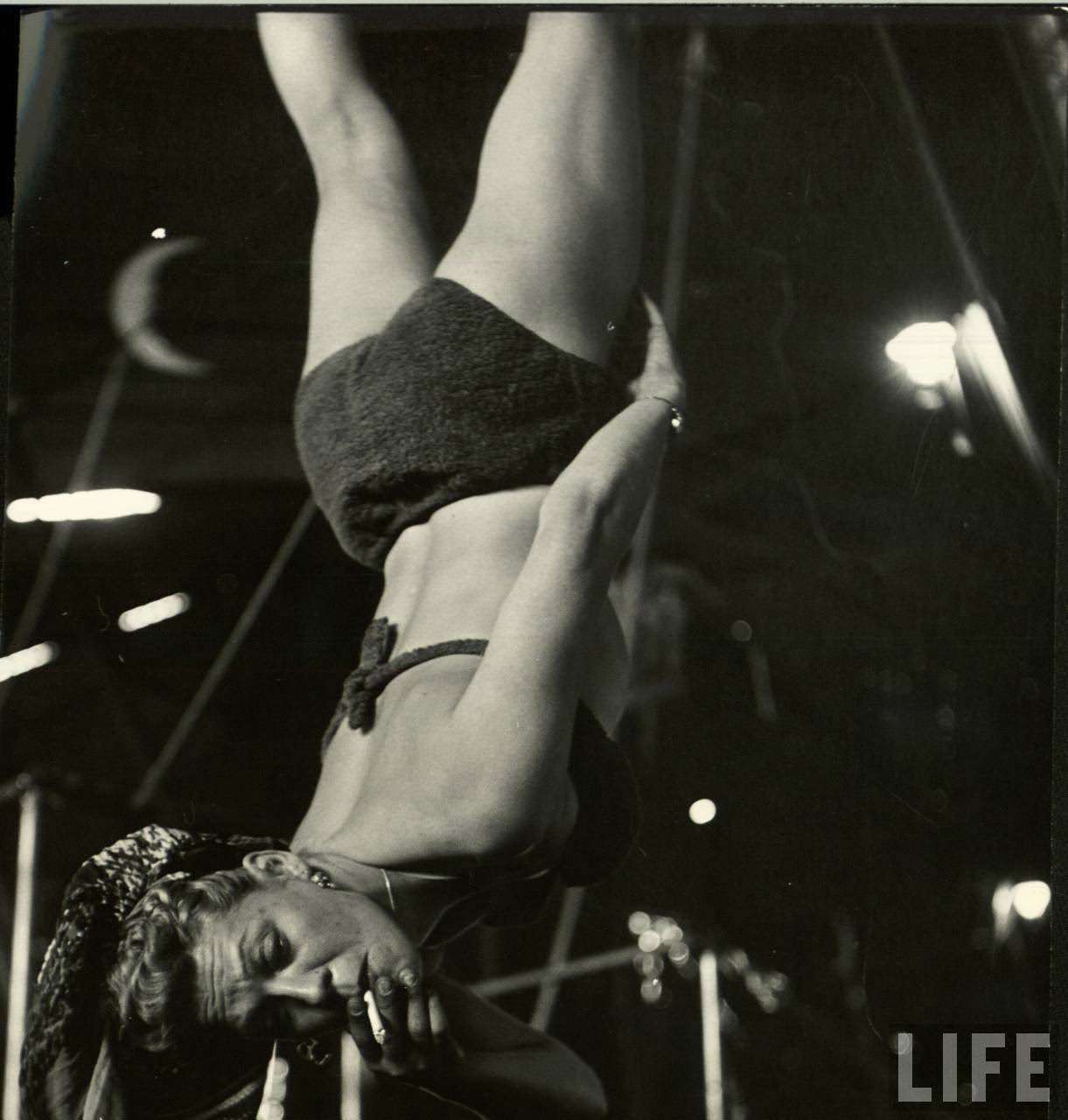 Circus Girls Of Sarasota: Vintage Photos Documenting Daily Life of Sassy Acrobat Performers, 1949