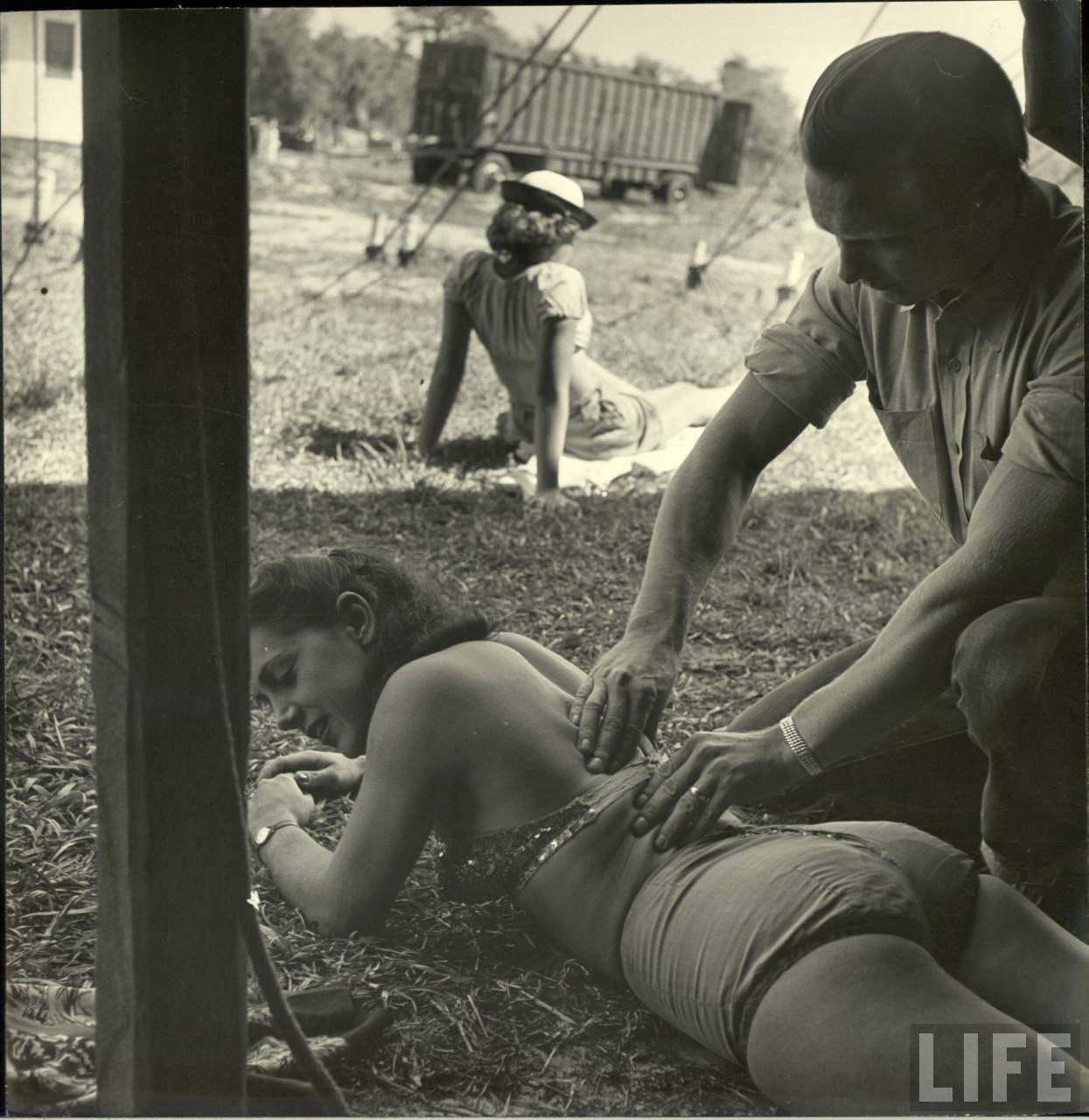 Circus Girls Of Sarasota: Vintage Photos Documenting Daily Life of Sassy Acrobat Performers, 1949