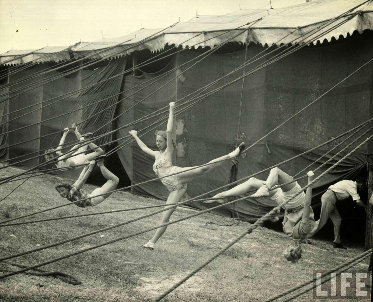 Circus Girls Of Sarasota: Vintage Photos Documenting Daily Life of Sassy Acrobat Performers, 1949