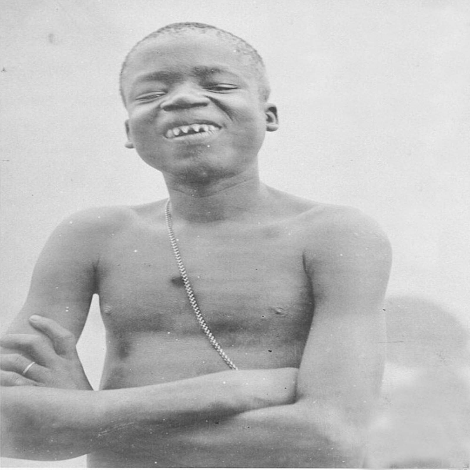 Ota Benga, a Congolese man exhibited in the New York’s Bronx Zoo in 1906, was shockingly described as a ‘missing link’ of evolution. Over 40,000 people came to see him every day and was often subject to mocking from the crowd.