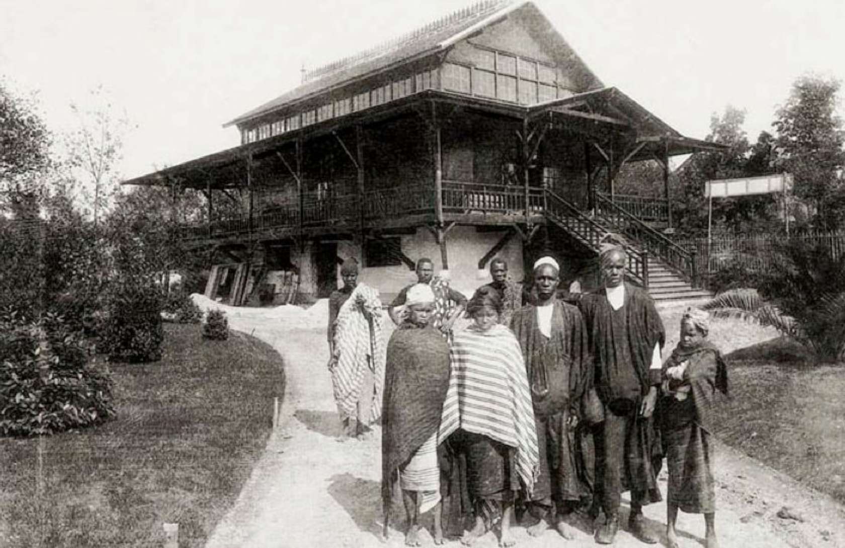 This particular zoo maintained entire villages to represent life in the colonies. The villages and their incarcerated inhabitants were on display to depict all parts of colonial life; everything from the agriculture to the architecture of the time.