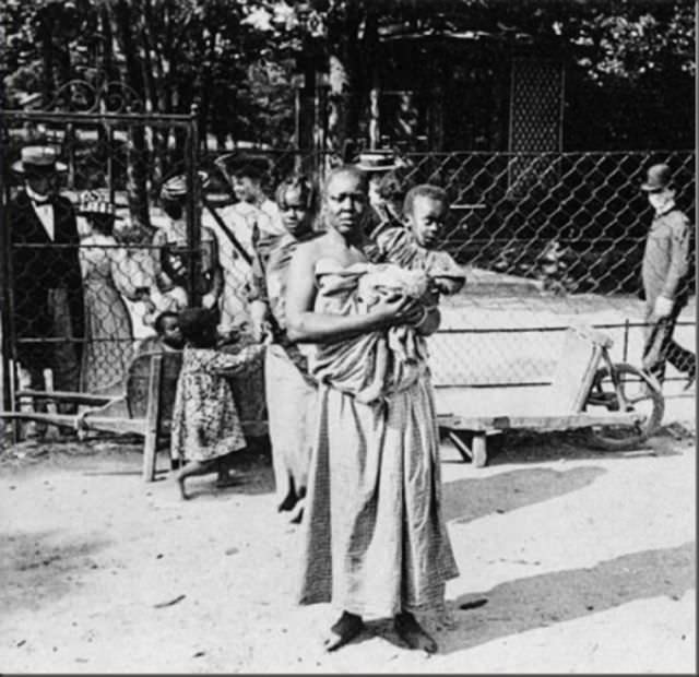 A mother and her child being displayed in Germany’s “Negro Village.”