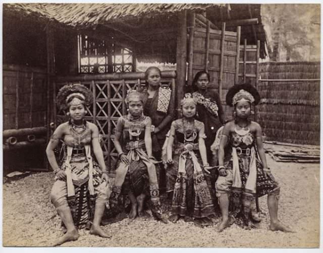 A ‘human zoo’ in Belgium in 1897.