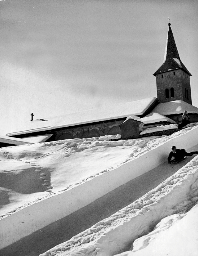 Rider passing Church Leap on the Crest Run.