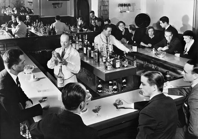 Social atmosphere has made the popularity of this speakeasy, which is full of gay chintz, red and white awnings, indirect lights. The barroom is gold and Victorian-green.