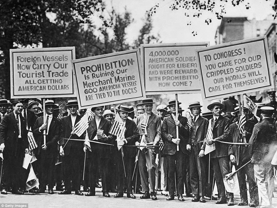 A July 4 protest against the 14-year-ban on alcohol takes place in New York in 1925