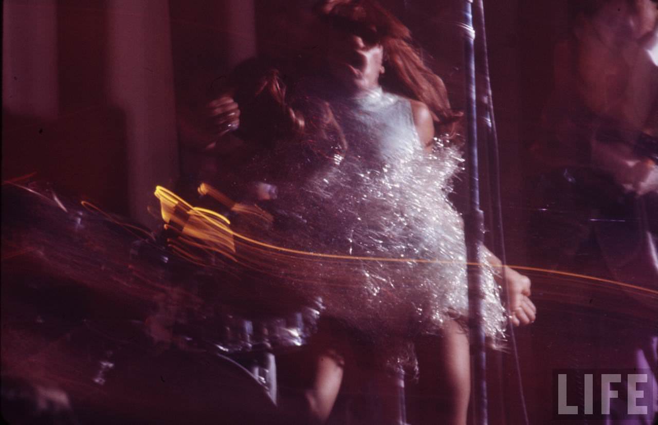 Tina In Full Swing: Stunning Photos Showing Tina Turner Performing On The Stage