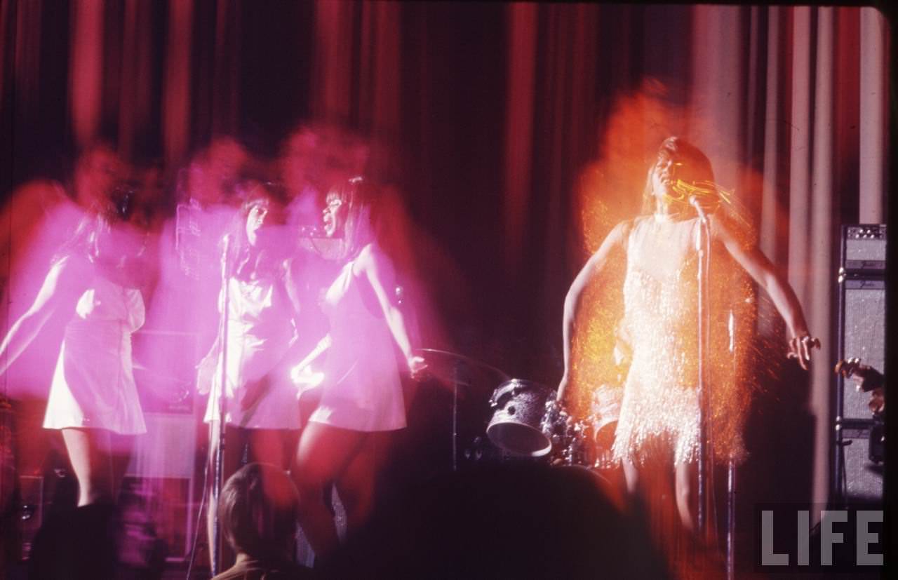 Tina In Full Swing: Stunning Photos Showing Tina Turner Performing On The Stage