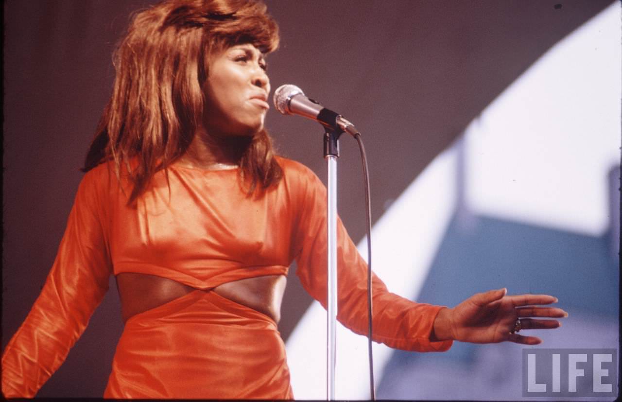 Tina In Full Swing: Stunning Photos Showing Tina Turner Performing On The Stage