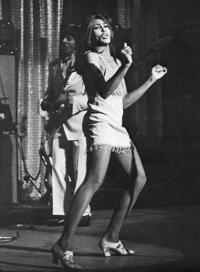 Tina In Full Swing: Stunning Photos Showing Tina Turner Performing On The Stage