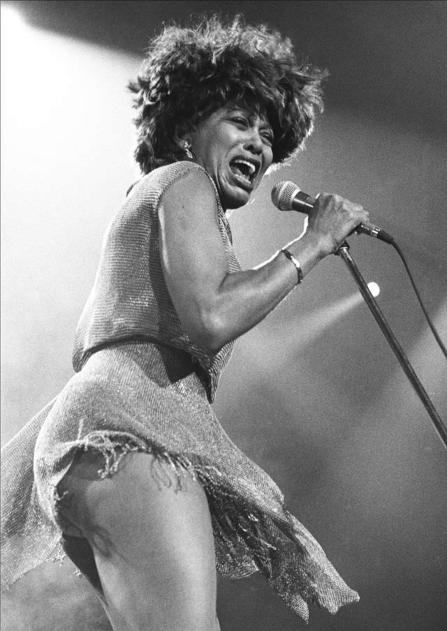 Tina In Full Swing: Stunning Photos Showing Tina Turner Performing On The Stage