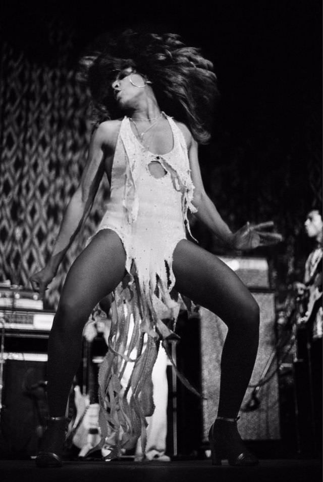 Tina In Full Swing: Stunning Photos Showing Tina Turner Performing On The Stage