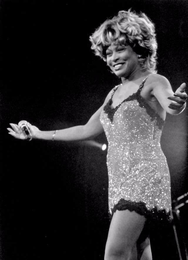 Tina In Full Swing: Stunning Photos Showing Tina Turner Performing On The Stage