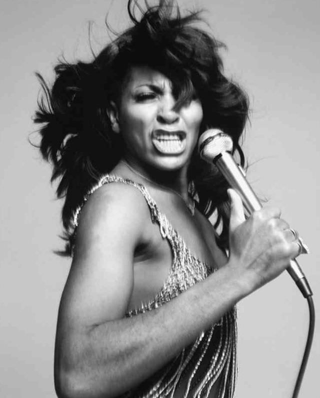 Tina In Full Swing: Stunning Photos Showing Tina Turner Performing On The Stage