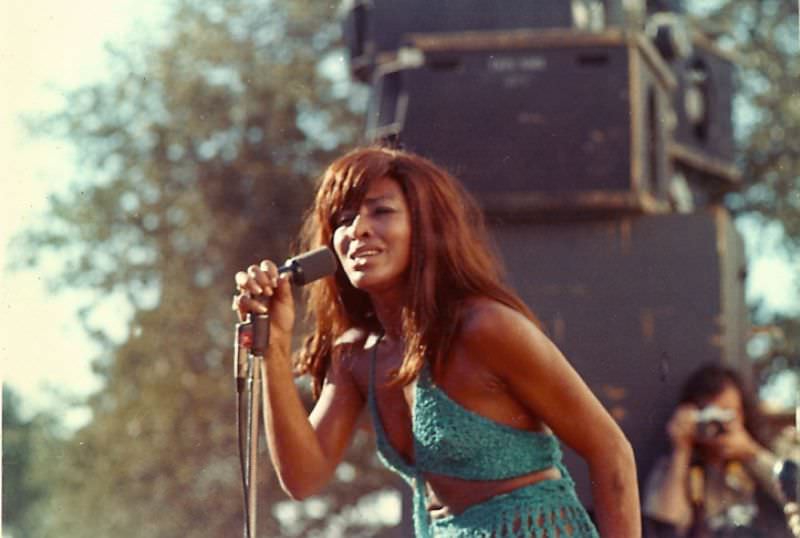 Tina In Full Swing: Stunning Photos Showing Tina Turner Performing On The Stage