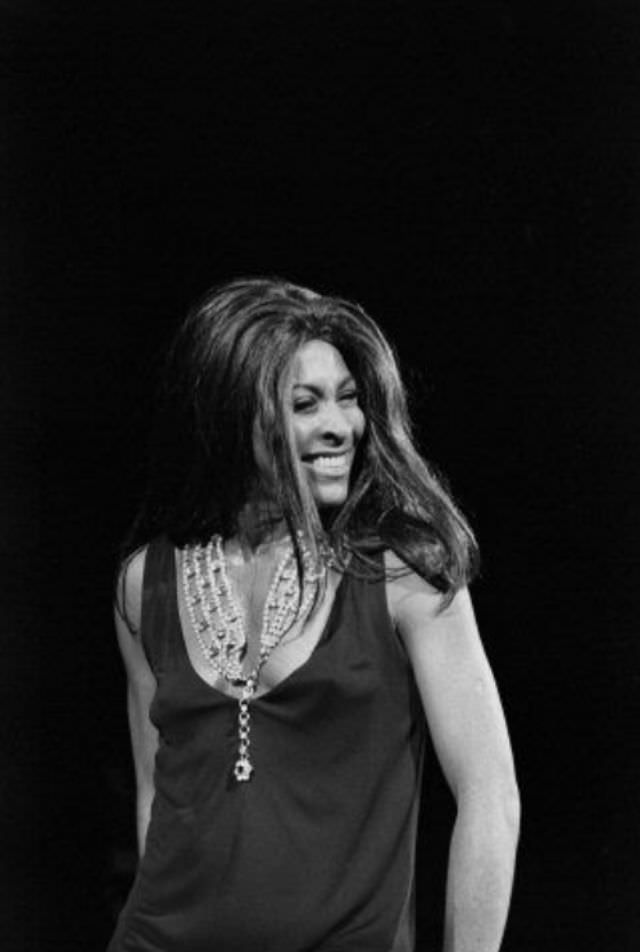 Tina In Full Swing: Stunning Photos Showing Tina Turner Performing On The Stage