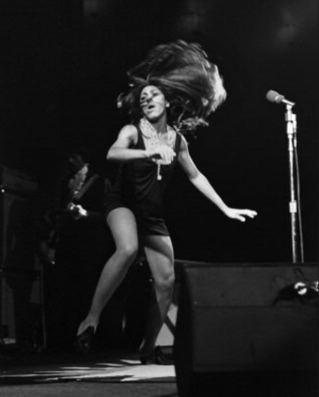 Tina In Full Swing: Stunning Photos Showing Tina Turner Performing On The Stage