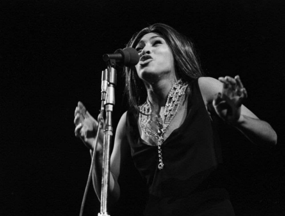 Tina In Full Swing: Stunning Photos Showing Tina Turner Performing On The Stage