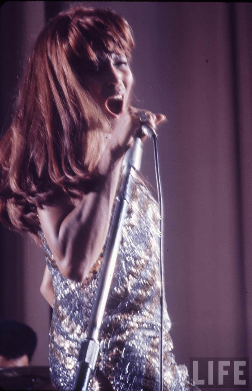 Tina In Full Swing: Stunning Photos Showing Tina Turner Performing On The Stage