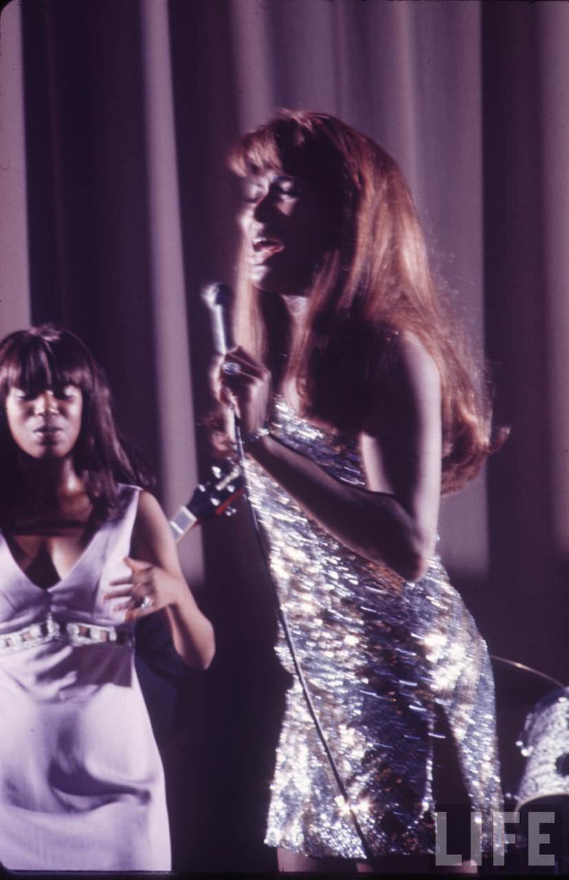 Tina In Full Swing: Stunning Photos Showing Tina Turner Performing On The Stage